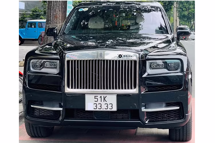 Mới đây, một chủ xe SUV siêu sang Rolls-Royce Cullinan đã may mắn bấm trúng được biển tứ quý siêu đẹp. Đó chính là chiếc Rolls-Royce Cullinan biển tứ quý 3 (51K-x33.33) tại khu vực TP HCM.