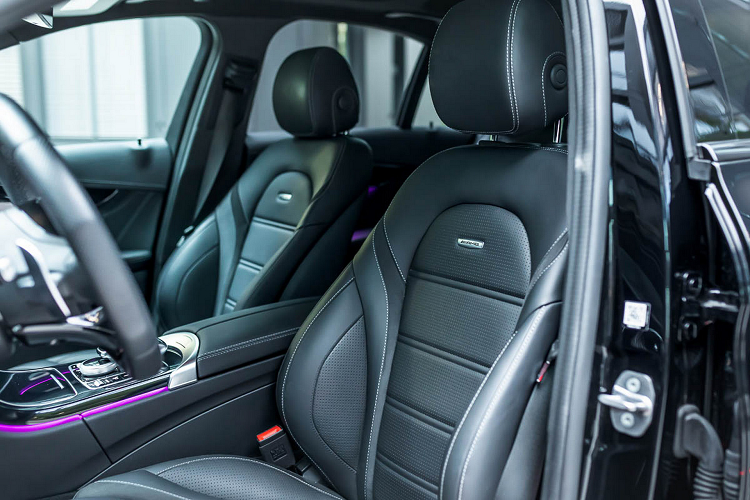 Xe được trang bị bộ mâm xe tiêu chuẩn với kích thước 20 inch, được Manhart cung cấp với màu sơn hoàn thiện tùy chỉnh. Bộ mâm xe có lớp hoàn thiện màu đen mờ và các điểm nhấn viền vàng. Một chi tiết thiết kế mới khác là lưới tản nhiệt màu đen bóng.