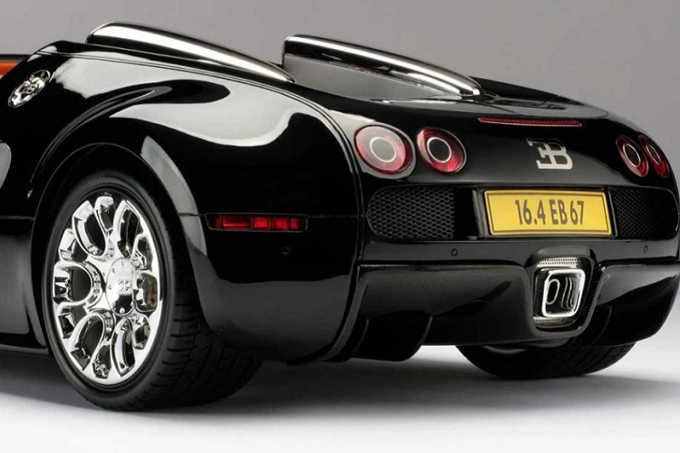 Giống như các sản phẩm khác của công ty, mô hình Amalgam Bugatti Veyron 16.4 Grand Sport được làm thủ công hoàn toàn. Nó được sản xuất với sự hợp tác và hỗ trợ của Bugatti, để đảm bảo rằng các chi tiết, lớp sơn hoàn thiện nguyên bản, và chất liệu cấu thành đều giống y như thật.
