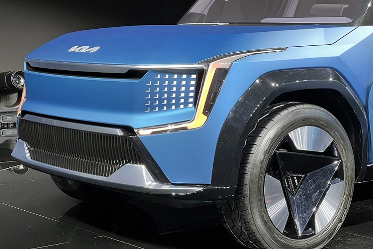 EV9 sẽ là mẫu xe đầu tiên của Kia được trang bị công nghệ lái bán tự động Hệ thống sẽ tiếp tục được nâng cấp trong tương lai và dần trở thành công nghệ lái tự động hoàn toàn..