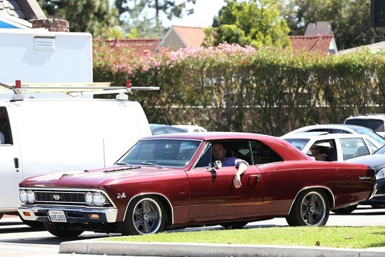  Chevrolet Chevelle SS Trong garage của Ben Affleck có một chiếc thuộc dòng muscle tuyệt đẹp và đáng giá là Chevrolet Chevelle SS. Chiếc xe này được định giá khoảng 70.000 USD (khoảng 1,6 tỷ đồng) và được giữ trong tình trạng hoàn hảo, bảo quản cẩn thận.