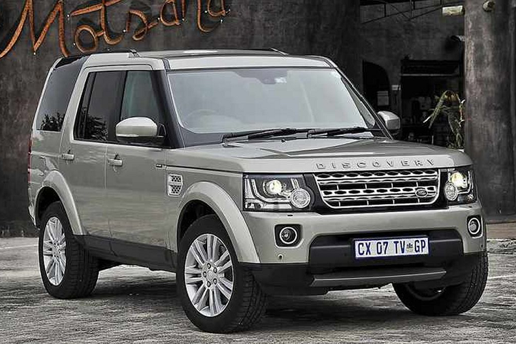  Tesla Model S Plaid Chiếc Tesla Model S Plaid này được Ben Affleck mua với giá gần 150.000 USD (khoảng 3,43 tỷ đồng). Cung cấp sức mạnh cho Tesla Model S Plaid là hệ thống 3 động cơ điện với tổng công suất tối đa là 1.020 mã lực. Phạm vi hoạt động của mẫu xe điện này sau mỗi lần sạc đầy bộ pin là hơn 836km.