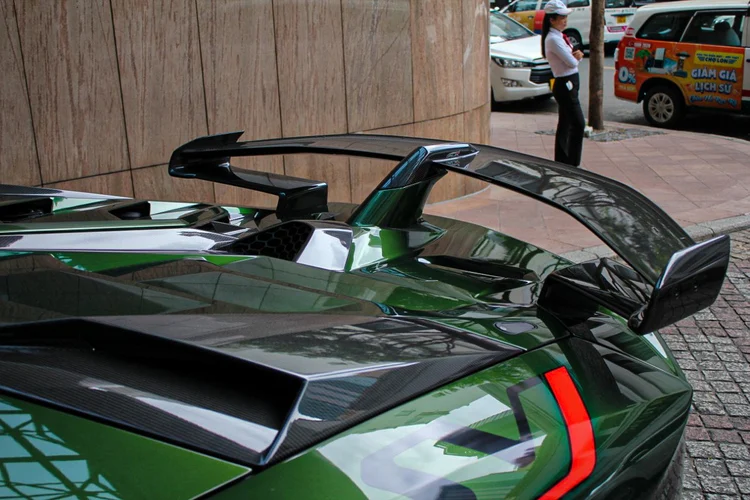 Lamborghini Aventador SVJ là phiên bản mạnh mẽ nhất của dòng xe Aventador với số lượng sản xuất giới hạn 963 chiếc, bao gồm 900 chiếc thuộc phiên bản SVJ thường và 63 xe thuộc phiên bản SVJ 63.