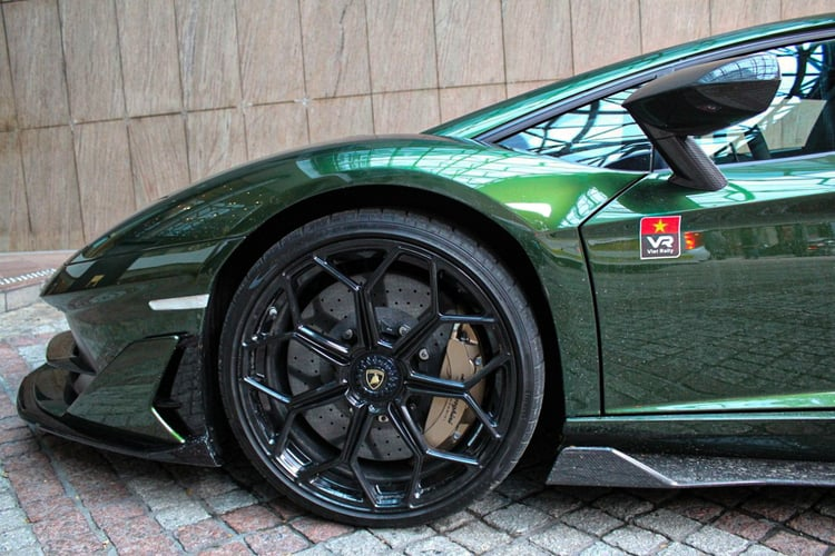 Trên Lamborghini Aventador SVJ này, Lamborghini đã trang bị cho xe hệ thống cánh gió khí động học chủ động - ALA thế hệ thứ hai.