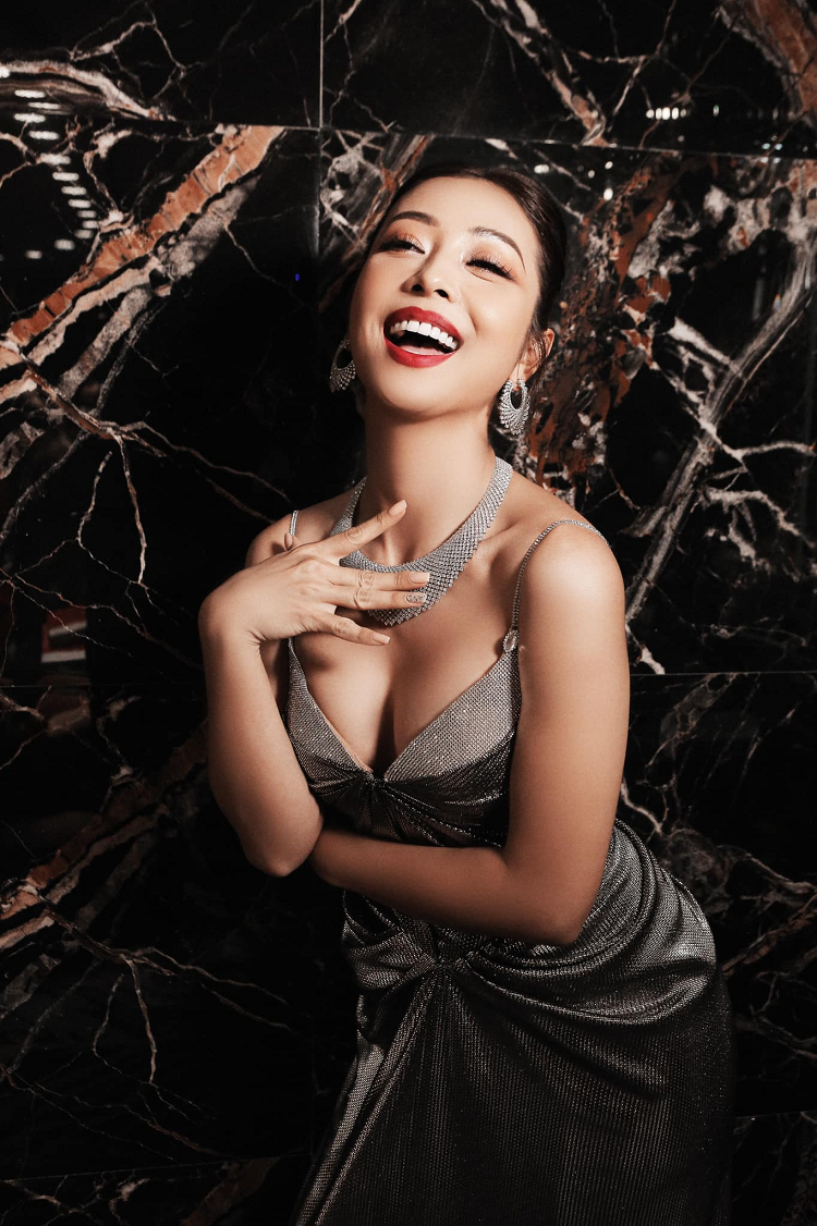 Nhan sac kho cuong cua me 4 con Jennifer Pham o tuoi 37-Hinh-10