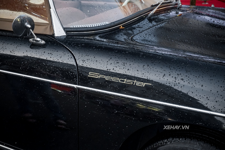 Cả Việt Nam chỉ có trên dưới 2 chiếc Porsche 356A Speedster siêu hiếm này, không rõ giá xe nhưng mẫu xe cổ này luôn được coi là một di sản quý giá trong giới mê xe bởi thiết kế đặc biệt và ý nghĩa lịch sử của chiếc xe.