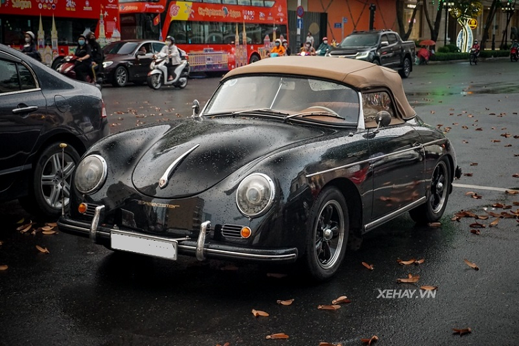 Được sản xuất trong thời gian từ 1948-1965, Porsche 356A Speedster cổ điển là mẫu xe thương mại đầu tiên của thương hiệu Đức - sau đó được thay thế bởi 911. 356A đã trải qua 2 thế hệ là Type 1 và Type 2, chiếc Porsche 356A Speedster tại Việt Nam được xác định thuộc phiên bản Type 2.