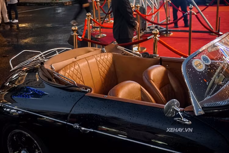 Được biết, chiếc xe đã phải trải qua một thời gian phục chế khá dài cùng với nhiều công sức cũng như niềm đam mê của chủ xe thì mới giữ được vẻ hoàn hảo như hiện nay.