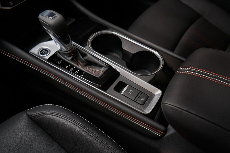 Ở bản trang bị nào, xe cũng được trang bị hệ thống treo độc lập tiêu chuẩn. Riêng bản SR sẽ được trang bị hệ thống treo thể thao hơn.