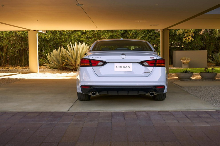 Dự kiến, Altima thế hệ mới sẽ bắt đầu được bán tại thị trường Mỹ vào mùa thu năm nay. Hiện giá xe Nissan Altima 2023 vẫn chưa được công bố.