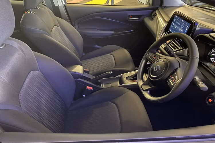 So với xe tại Ấn Độ, Suzuki Baleno 2022 dành cho Nam Phi được trang bị động cơ khác biệt. Theo đó, xe dùng động cơ xăng 4 xi-lanh, dung tích 1.5L, sản sinh công suất tối đa 103 mã lực và mô-men xoắn cực đại 138 Nm. So với thế hệ cũ, Suzuki Baleno 2022 ở Nam Phi mạnh hơn 12 mã lực và 9 Nm.