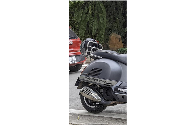 Trên thực tế, tình trạng tài xế dán băng keo đen hoặc thậm chí băng keo trắng để che giấu hoặc làm sai lệch biển số xe đang ngày càng trở nên phổ biến, nhằm đối phó với các hệ thống camera giám sát để phạt nguội.