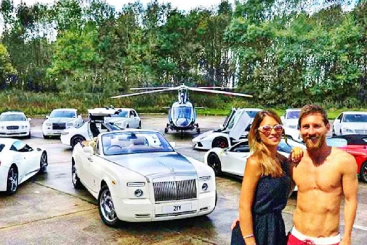 Chiếc hypercar được chế tạo vào năm 2010, nhân dịp kỷ niệm 50 năm ngày ra đời đội máy bay nhào lộn Frecce Tricolori của Không quân Italia. Pagani chỉ sản xuất đúng 3 chiếc Zonda Tricolore.