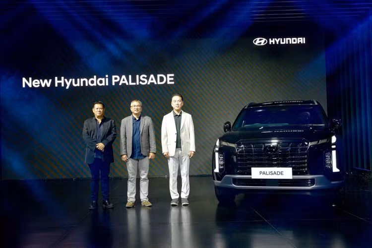Đúng như tin đồn, mẫu SUV cỡ lớn Hyundai Palisade 2023 mới đã chính thức trình làng ở thị trường Indonesia trước thềm triển lãm GIIAS năm nay. Đây là một trong những thị trường đầu tiên trên thế giới đón nhận mẫu SUV cỡ lớn này.
