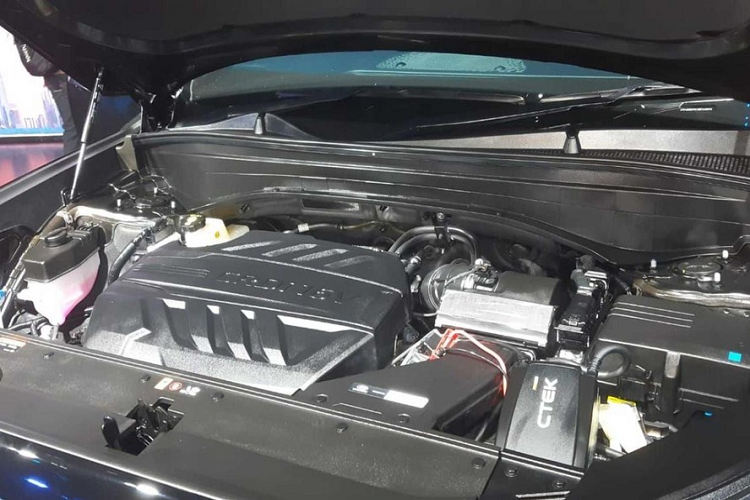 Tại thị trường Indonesia, xe có tổng cộng 3 phiên bản, bao gồm Prime, Signature và Signature AWD. Giá xe Hyundai Palisade 2023 ở 3 phiên bản này lần lượt là 842 triệu Rupiah (khoảng 1,32 tỷ đồng), 977 triệu Rupiah (1,53 tỷ đồng) và 1,11 tỷ Rupiah (1,74 tỷ đồng).