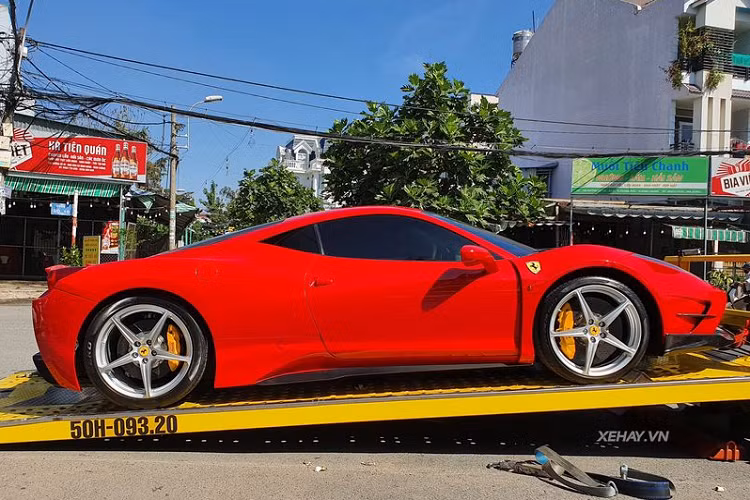 "Trái tim" của Ferrari 458 Italia tại Việt Nam là khối động cơ hút khí tự nhiên V8 4.5L sản sinh công suất 570 mã lực và mô-men xoắn cực đại 540 Nm, sức mạnh này giúp siêu xe dễ dàng tăng tốc từ 0-100 km/h trong 3,4 giây trước khi đạt tốc độ tối đa 325 km/h.