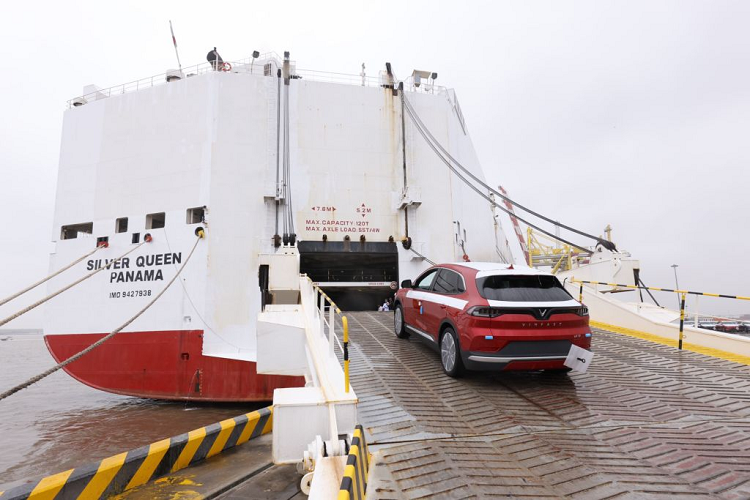 Xe oto dien VinFast xuat khau sang My khong duoc huong uu dai thue-Hinh-2