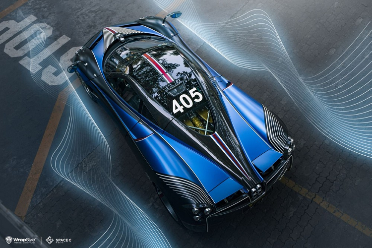 Chiếc siêu xe hypercar được mệnh danh thần gió của Minh Nhựa đa phần được vận chuyển từ garage xe quận 6 đến nhà riêng của anh bằng xe chuyên dụng thay vì chủ nhân tự tay cầm lái. Hiện xe Pagani Huayra độc nhất Việt Nam đã mang màu áo mới với điểm nhấn là 2 màu đen Matte và xanh Matte Night Metallic làm màu chủ đạo.