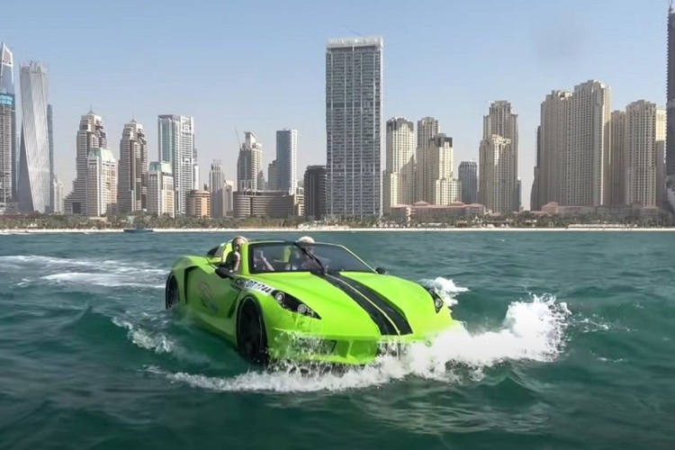 Bạn có thể mua một trong những chiếc thuyền như thế này, mức giá xe Corvette biết bơi khoảng 40.000 USD (khoảng 913 triệu đồng - đối với phiên bản đầy đủ trang bị), hoặc thuê nó với giá 700 USD (khoảng 15 triệu đồng mỗi giờ). Nó rõ ràng là một món đồ chơi dành cho những người giàu có, nhưng có vẻ rất thú vị khi lái trên mặt nước.