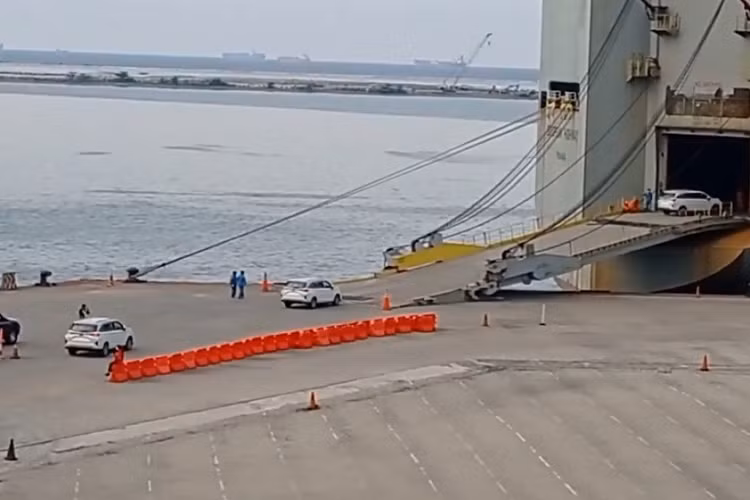 Theo tin đồn, Toyota Avanza và Veloz 2022 sẽ ra mắt thị trường Thái Lan vào tháng 2 này. Đến tháng 3/2022, cặp đôi MPV 7 chỗ sẽ tiếp tục trình làng tại thị trường Việt Nam. Tuy nhiên khi ra mắt thị trường Việt Nam, Toyota Avanza 2022 sẽ được gọi bằng cái tên mới là Avanza Premio trong khi Veloz đổi thành Veloz Cross.