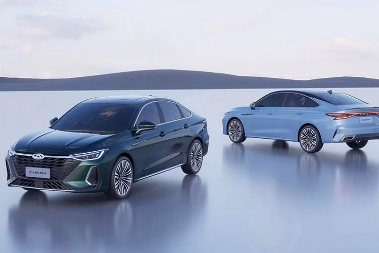 Thương hiệu xe Trung Quốc vừa hé lộ mẫu xe sedan Chery Arrizo 8 2022 mới. Mẫu xe này áp dụng một ngôn ngữ thiết kế mới, trông rất đẹp mắt, và sẽ bán ta từ 100.000 – 150.000 nhân dân tệ (tương đương 359 – 539 triệu đồng), dù nhà sản xuất chưa công bố giá bán cụ thể. Tuy nhiên, Chery cho biết rằng mẫu xe mới có tên Arrizo 8 và sẽ ra mắt thị trường nội địa Trung Quốc vào quý 3 năm nay.