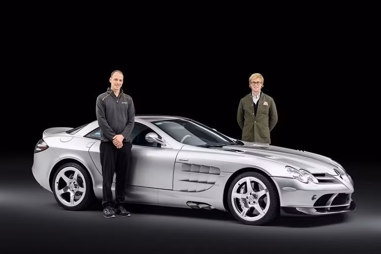 Sẽ có rất ít ai trên thế giới cuồng dòng siêu xe Mercedes-Benz SLR McLaren như Manny Khoshbin khi đã mua 9 chiếc trong vài năm qua và bước sang năm 2022 này, đại gia ngành nhà đất đã giữ đúng lời hứa tậu chiếc siêu xe Mercedes-Benz SLR McLaren thứ 10 để cho tròn trịa.