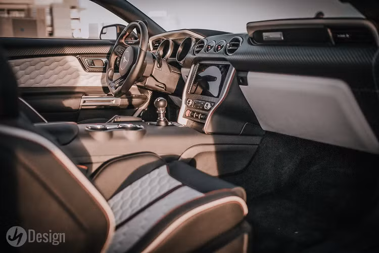 Hệ thống phanh Brembo và nâng cấp hệ thống treo hoàn chỉnh cũng có sẵn để khách hàng có thể lựa chọn.