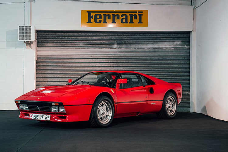 Cuộc đấu giá được dẫn đầu bởi chiếc Ferrari 288 GTO đời 1985 tuyệt đẹp. Là một trong số 272 chiếc được chế tạo và là dòng xe thứ 2 của hãng dùng tên gọi GTO nên giá trị ước tính của chiếc xe cổ điển thập niên 80 sẽ không dưới 2,8 triệu USD.