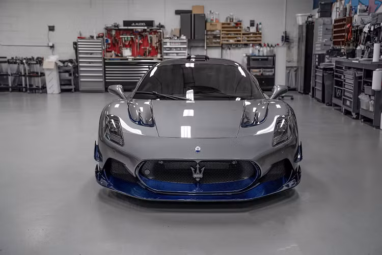 Eskander nói rằng hiện đã có một hệ thống xả Stage 2 tùy chọn có sẵn cho chiếc xe, giúp tiết kiệm thêm 24 kg so với nguyên bản. Hiện thương hiệu chưa công bố giá gói độ Maserati MC20 được sản xuất giới hạn này.