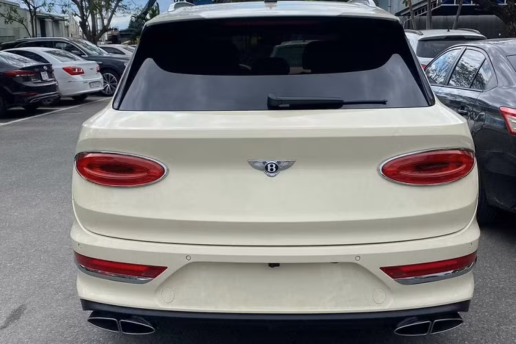 "Trái tim" này giúp mẫu SUV siêu sang Bentley Bentayga V8 có thời gian tăng tốc từ vị trí xuất phát lên 100 km/h chỉ trong thời gian 4,5 giây trước khi đạt vận tốc tối đa 289 km/h. Đây đều là những thông số rất mạnh mẽ cho 1 chiếc xe SUV.