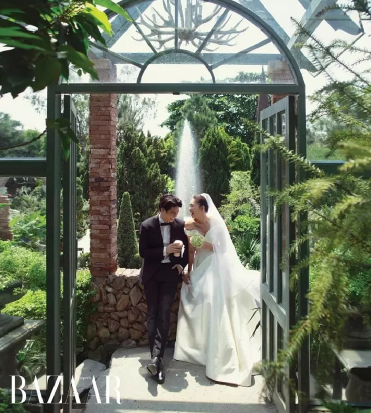 Minh Hằng 'bắt chước' Ngô Thanh Vân khoe ảnh cưới trên bìa tạp chí Minh Hang 'bat chuoc' Ngo Thanh Van khoe anh cuoi tren bia tap chi