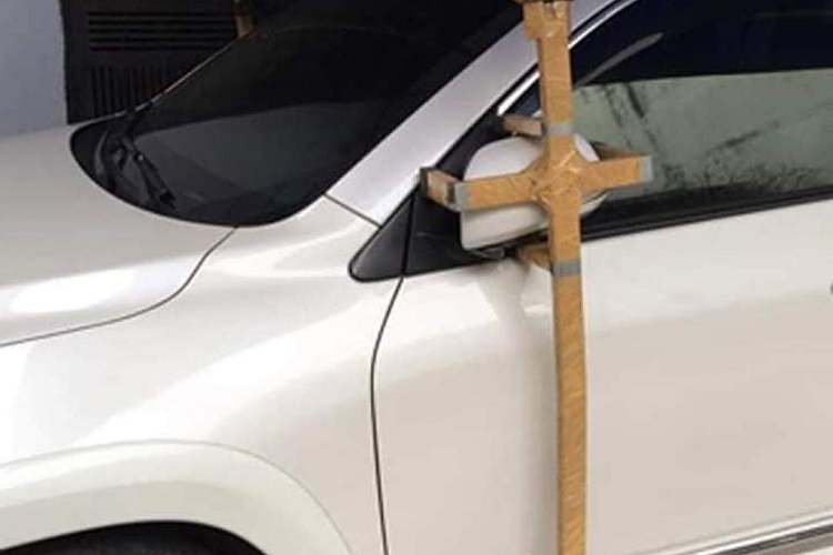 Để đảm an toàn khi lưu thông trên đường và tính thẩm mỹ, chủ xe tốt nhất nên thay gương mới và chú ý hơn trong việc bảo vệ tài sản của mình.