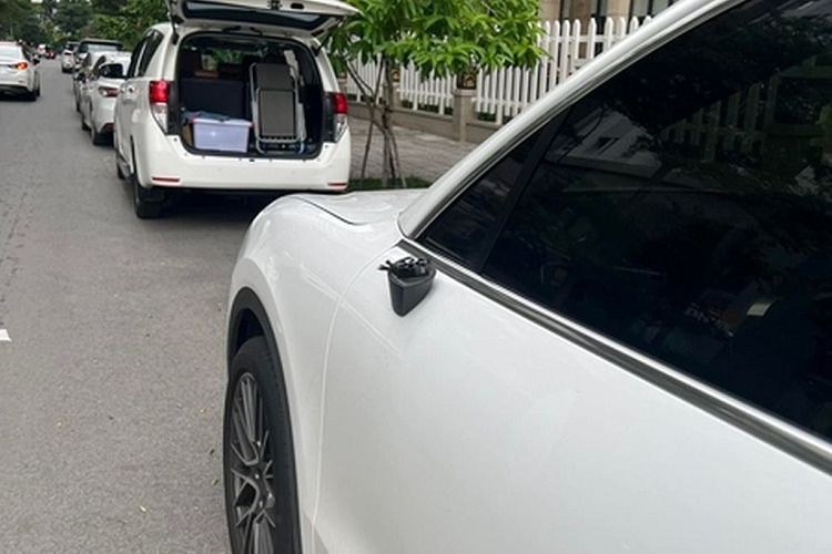 Điều này dẫn đến hậu quả là nhiều chiếc ôtô sẽ buộc phải lưu thông tạm thời mà không có gương chiếu hậu trong thời gian chờ thay gương mới.