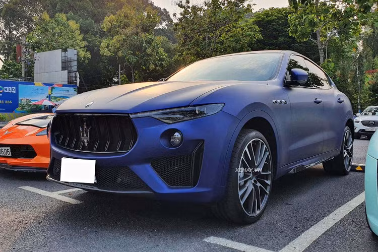 Maserati Levante Trofeo phiên bản Launch Edition màu xanh độc nhất tại Việt Nam. Xe có giá niêm yết tới hơn 16 tỷ đồng.