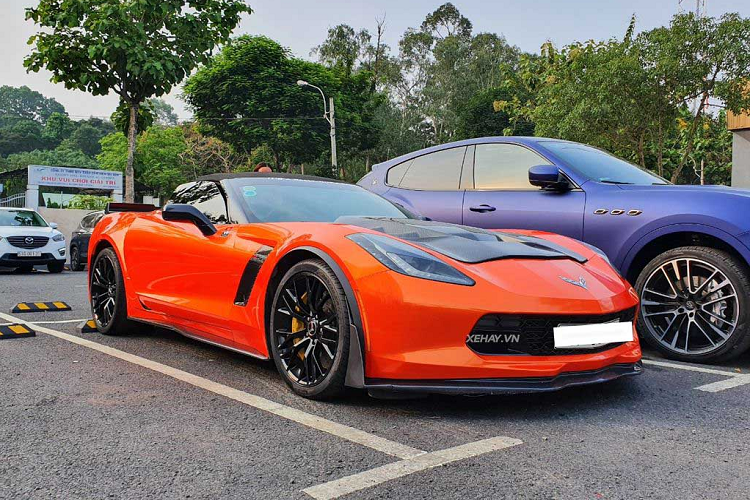 Sáng nay 14/3, đoàn xe ôtô trăm tỷ đồng đã tập kết tại Novaland Gallery, số 2 Bis Nguyễn Thị Minh Khai, Đa Kao, Q.1, TP.HCM, để chuẩn bị cho hành trình siêu xe VietRally 2022 với các mẫu xe như; McLaren 650S Spider, Lamborghini Urus độ TopCar Design, Lamborghini Aventador SV, Bentley Bentayga, 3 chiếc Porsche 911, Aston Martin DB11, Mercedes-AMG G 63, Hummer H2 độ 6 bánh, McLaren 650S Coupe,… 