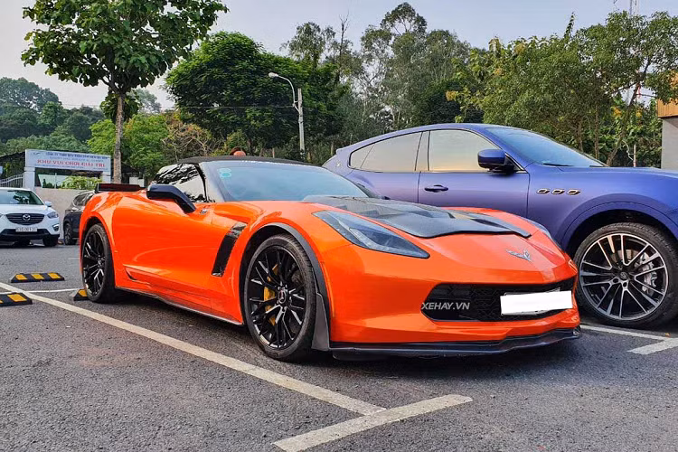 Sáng nay 14/3, đoàn xe ôtô trăm tỷ đồng đã tập kết tại Novaland Gallery, số 2 Bis Nguyễn Thị Minh Khai, Đa Kao, Q.1, TP.HCM, để chuẩn bị cho hành trình siêu xe VietRally 2022 với các mẫu xe như; McLaren 650S Spider, Lamborghini Urus độ TopCar Design, Lamborghini Aventador SV, Bentley Bentayga, 3 chiếc Porsche 911, Aston Martin DB11, Mercedes-AMG G 63, Hummer H2 độ 6 bánh, McLaren 650S Coupe,… 