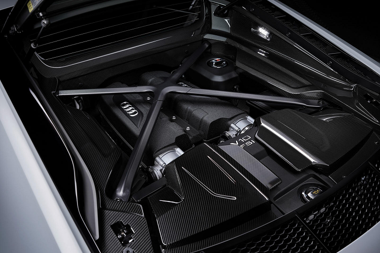 Mẫu xe mới cũng sở hữu tùy chọn màu sơn xám Matte Suzuka Grey tương tự như bản GT 2010 trước đây, bên cạnh các màu mới là Tangorot Metallic và Daytona Gray Metallic.