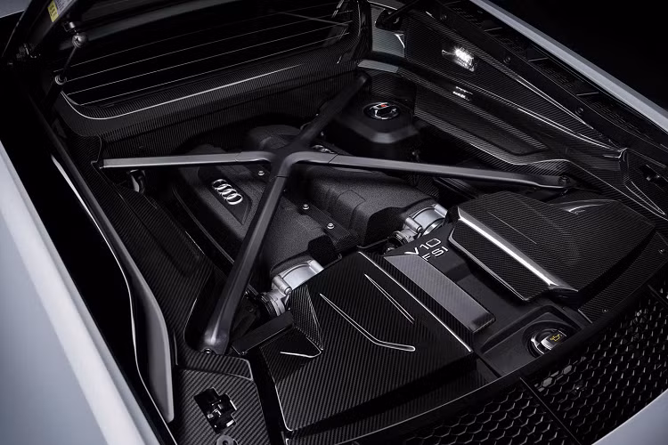 Mẫu xe mới cũng sở hữu tùy chọn màu sơn xám Matte Suzuka Grey tương tự như bản GT 2010 trước đây, bên cạnh các màu mới là Tangorot Metallic và Daytona Gray Metallic.