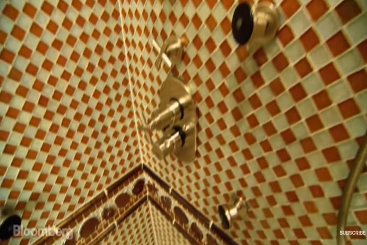 Đối với những ngày giá lạnh, mặt sàn của phòng tắm, nhà bếp, và khu vực phòng khách cũng có thể kích hoạt chức năng sưởi ấm. Suy xét thời gian làm việc của các diễn viên Hollywood đôi khi có thể kéo dài đến 18 giờ một ngày, Rovsek nói rằng họ thực sự cần một không gian sống có thể thư giãn, và nạp năng lượng hiệu quả giữa những lần quay phim.