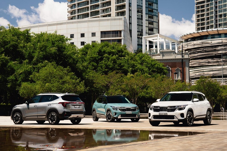 Vào đầu tháng này, Kia cho biết lô xe Seltos 2023 đã xuất ngoại để đến nhiều thị trường ngoài Hàn Quốc để ra mắt, còn với giới mê xe tại Việt Nam, vẫn chưa rõ khi nào Thaco mới cho ra mắt chiếc xe Kia Seltos 2023 bản nâng cấp giữa vòng đời này.