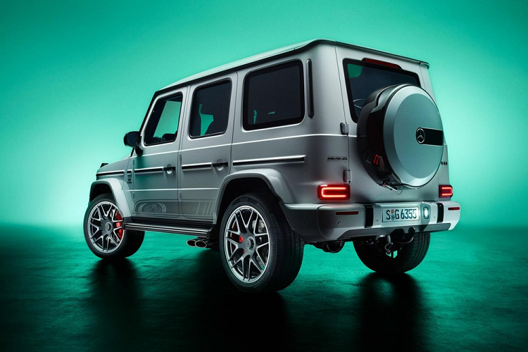Tương tự bản thường, Mercedes-AMG G63 Edition 55 cũng có 3 khóa vi sai, hệ thống treo tay đòn kép phía trước và giảm chấn thích ứng. Tạm thời, Mercedes-AMG G63 Edition 55 mới chỉ dành cho thị trường châu Âu. Tuy nhiên, Mercedes-Benz cũng úp mở việc G63 Edition 55 không phải là phiên bản đặc biệt duy nhất mà hãng sẽ ra mắt trong năm nay nhằm kỷ niệm 55 năm thành lập thương hiệu AMG.