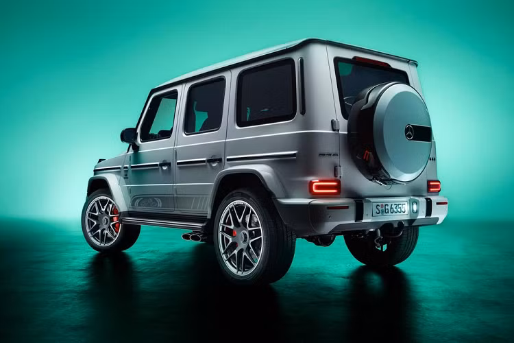 Tương tự bản thường, Mercedes-AMG G63 Edition 55 cũng có 3 khóa vi sai, hệ thống treo tay đòn kép phía trước và giảm chấn thích ứng. Tạm thời, Mercedes-AMG G63 Edition 55 mới chỉ dành cho thị trường châu Âu. Tuy nhiên, Mercedes-Benz cũng úp mở việc G63 Edition 55 không phải là phiên bản đặc biệt duy nhất mà hãng sẽ ra mắt trong năm nay nhằm kỷ niệm 55 năm thành lập thương hiệu AMG.