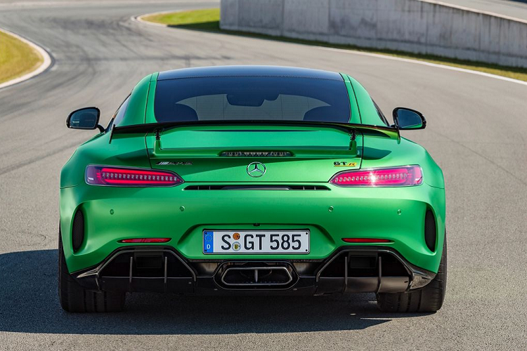 Mercedes-AMG GT được trình làng vào năm 2014, nhằm thay thế cho mẫu siêu xe Mercedes-Benz SLS AMG. Đây là biến thể hiệu suất cao của Mercedes-AMG GT với phong cách thiết kế hầm hố, thể thao hơn.