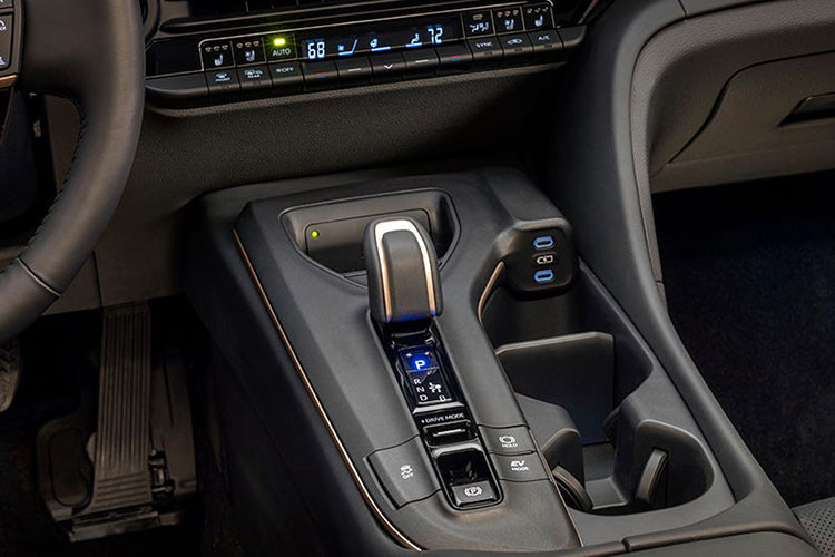 Toyota Crown Crossover tu 717 trieu dong bi che xau, van 