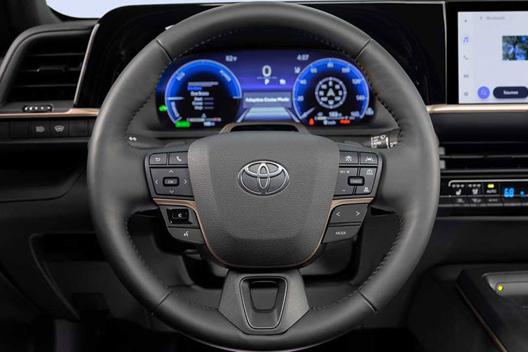 Toyota Crown Crossover tu 717 trieu dong bi che xau, van 