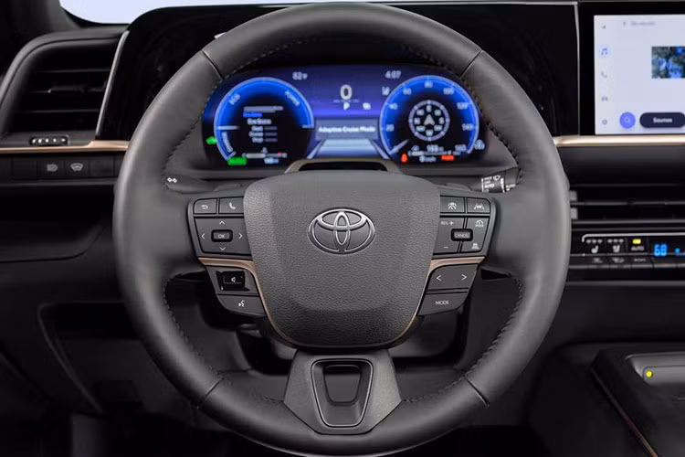 Toyota Crown Crossover tu 717 trieu dong bi che xau, van 