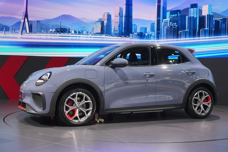 Với cụm pin lithium-ion 59,1 kWh, ORA Good Cat GT có thể chạy được quãng đường 480 km sau khi sạc đầy pin. Hệ thống sạc nhanh cho phép tăng dung lượng pin từ 30% lên 80% chỉ trong khoảng 30 phút. Trong khi đó, nếu dùng hệ thống sạc 6,6 kW tại nhà thì người lái phải chờ khoảng 8 tiếng mới đầy pin.