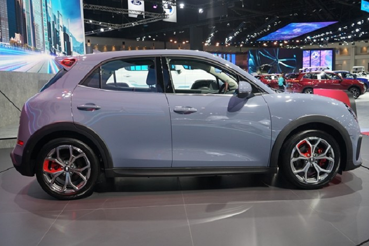 So với bản thường, ORA Good Cat GT 2022 chạy điện sở hữu kích thước thay đổi nhẹ, cụ thể là rộng hơn 23 mm. Theo đó, xe có chiều dài 4.254 mm, chiều rộng 1.848 mm, chiều cao 1.596 mm, chiều dài cơ sở 2.650 mm và chiều cao gầm 120 mm.