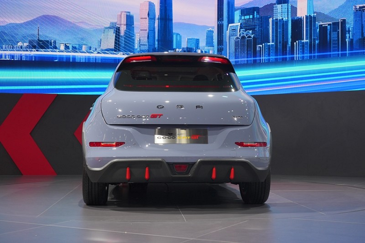 Hiện giá xe ORA Good Cat GT 2022 và thời điểm bày bán tại thị trường Thái Lan vẫn chưa được công bố. Trong khi đó, ORA Good Cat thông thường có giá dao động từ 828.500 - 1.038.500 Baht (khoảng 563 - 706 triệu đồng). So với thời điểm cuối năm ngoái, mẫu xe Trung Quốc này rẻ hơn đáng kể nhờ chính sách ưu đãi giá của chính phủ Thái Lan dành cho ôtô điện, có hiệu lực từ ngày 21/3 trở đi.