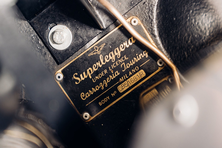 Tuy nhiên, chiếc xe này chưa bao giờ được sử dụng trong bất kỳ tập phim nào về điệp viên người Anh James Bond 007 do ông thủ vai. Giống như những chiếc DB5 khác, chiếc xe sở hữu phần thân vỏ phong cách grand tourer, được thực hiện bởi thương hiệu Coachbuild Carrozzeria Touring Superleggera.